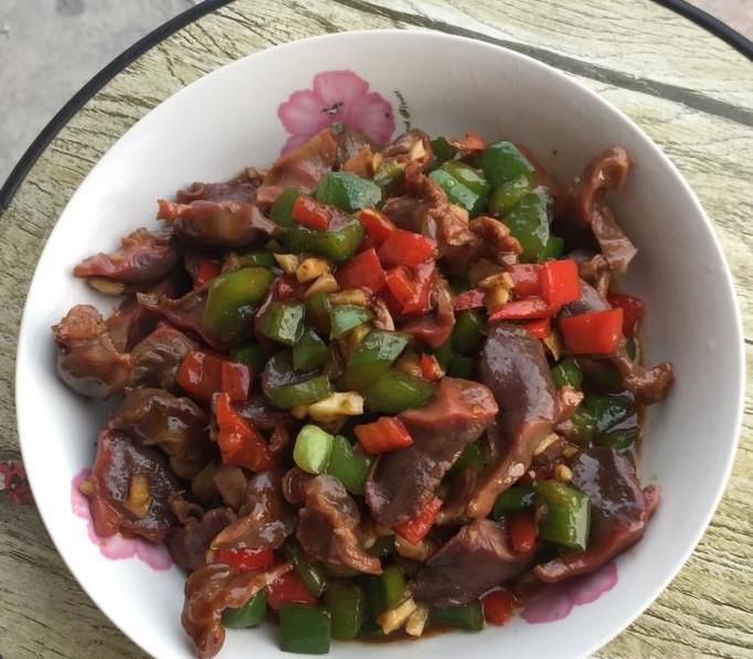 简单美味的鸭肫炒甜椒怎么做