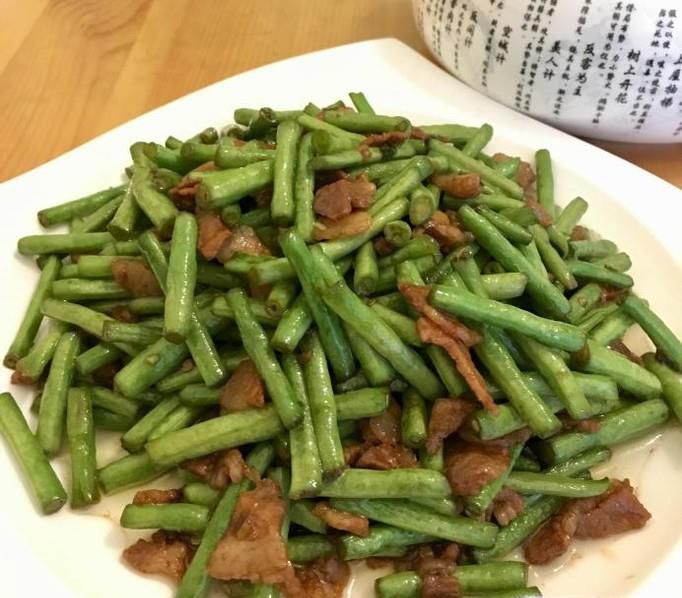 五花肉片炒豇豆角的家常做法