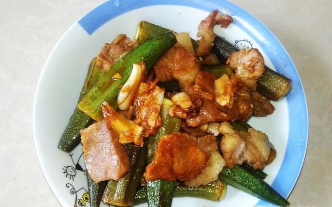 秋葵爆炒肉片的做法
