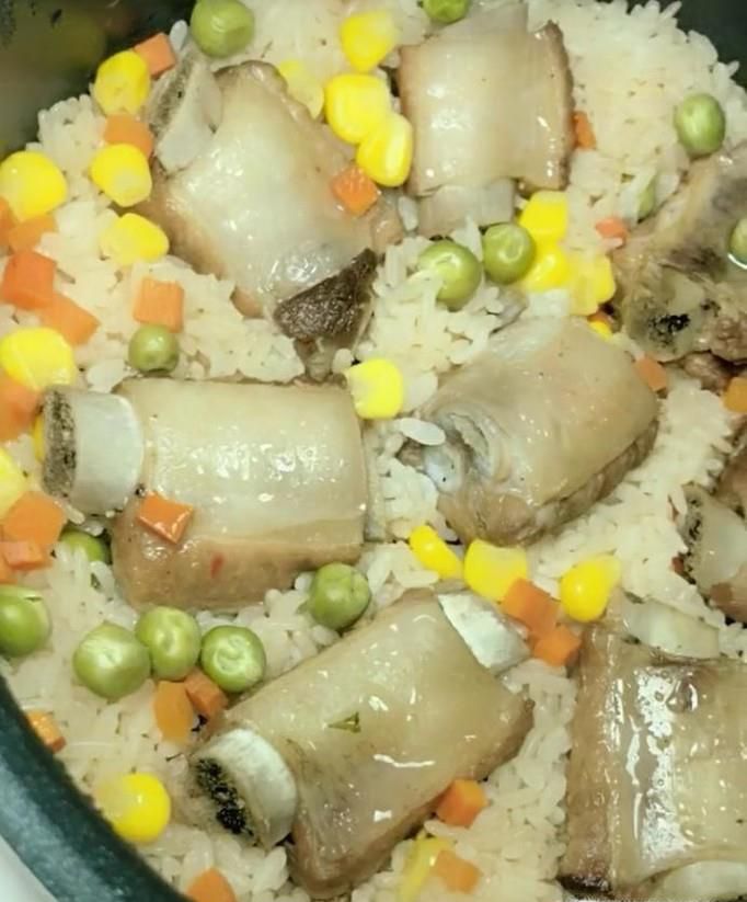 怎么制作排骨焖饭？