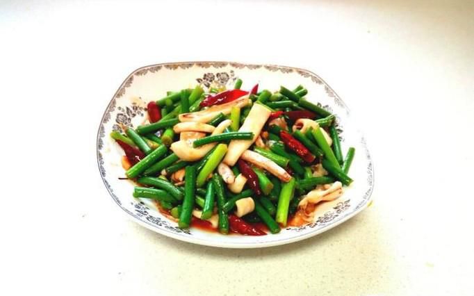蒜薹炒鱿鱼的家常做法