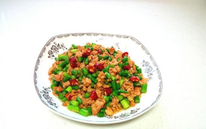 辣炒肉末蒜薹的家常做法