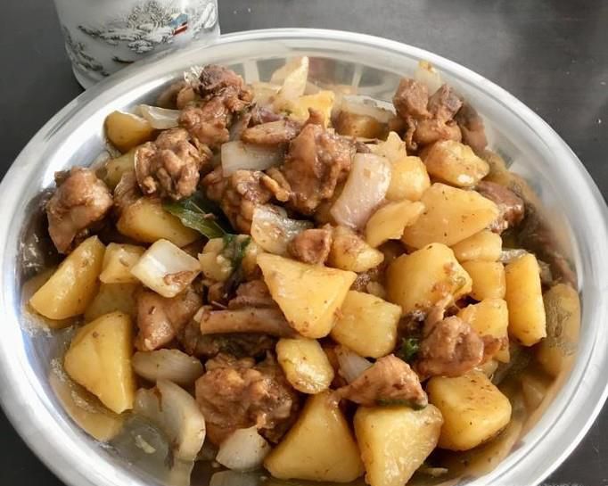 如何做出好吃的土豆烧鸡块？