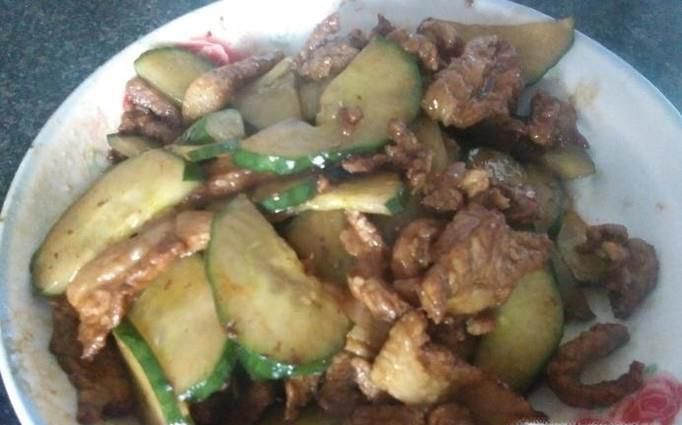 家常菜怎么炒黄瓜肉片？