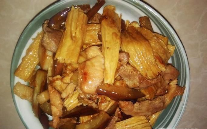 茄瓜腐竹焖猪肉的做法