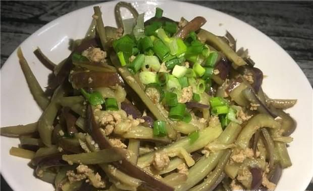 小茄瓜炒肉沫的家常做法