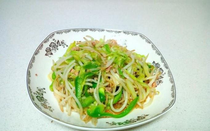 绿豆芽炒大头菜青椒的家常做法