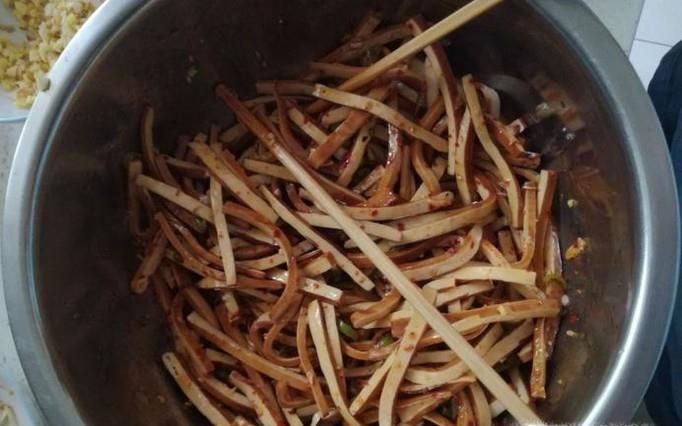 如何做凉拌豆腐干？