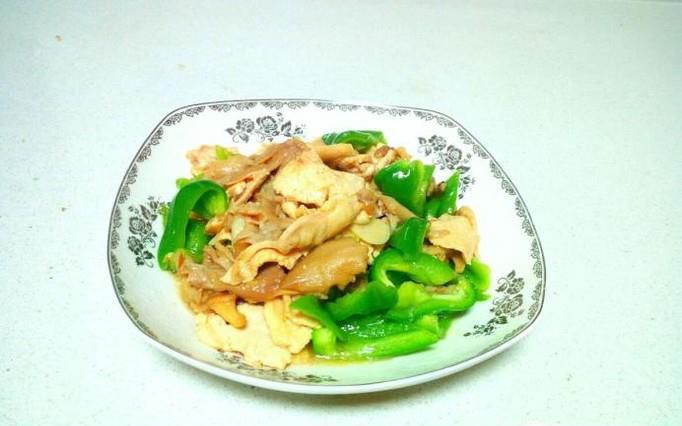 鲜蘑青椒炒鸡胸肉的家常做法