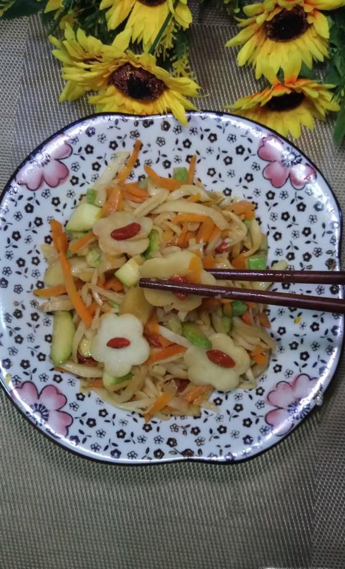 怎样做美味的茭白炒胡萝卜？