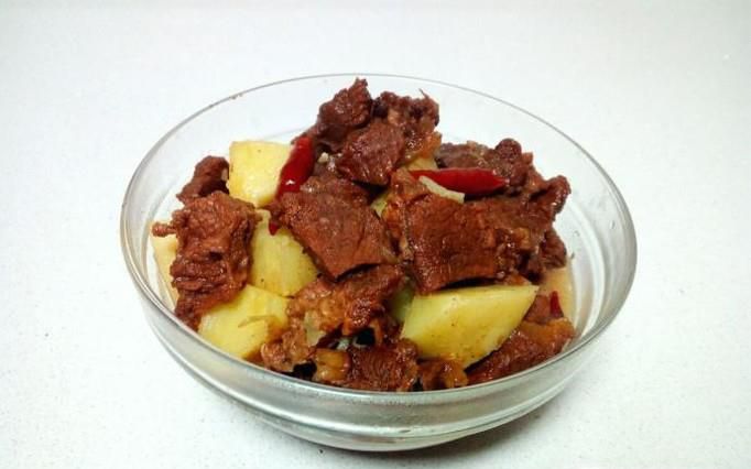 红烧牛腩土豆的做法