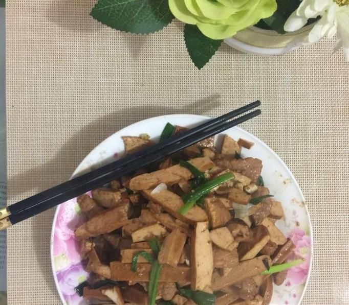 如何做香干炒肉才好吃？