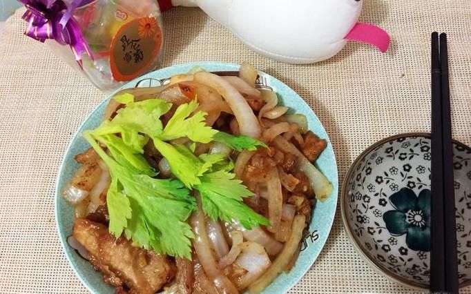 如何做洋葱炒肉好吃？