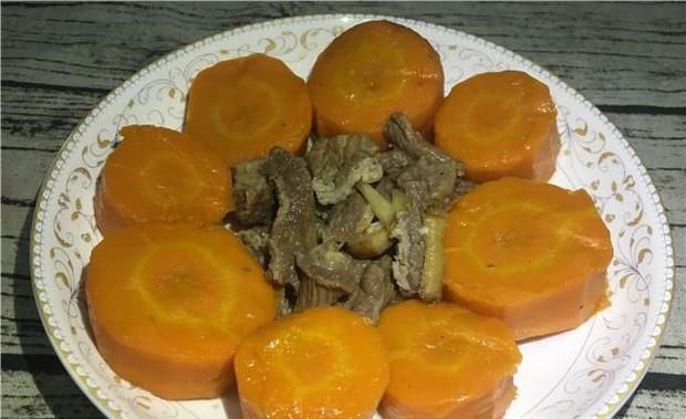 红萝卜焖牛肉的家常做法