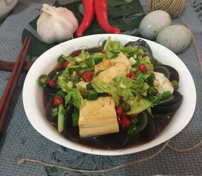 如何做凉拌皮蛋豆腐好吃？