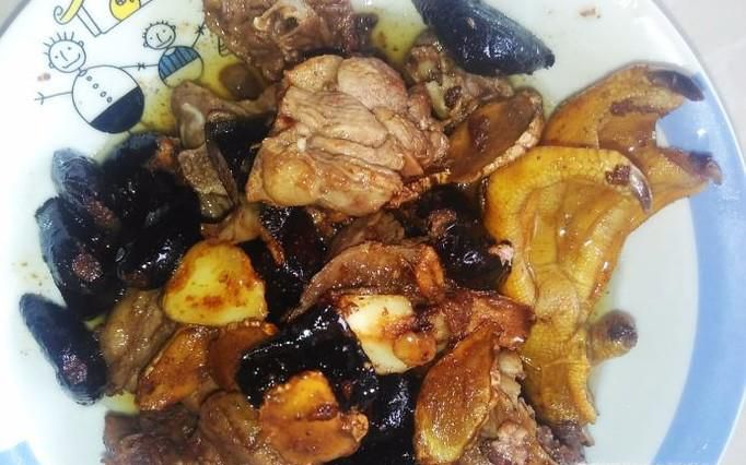 榄角焖土鸭的做法