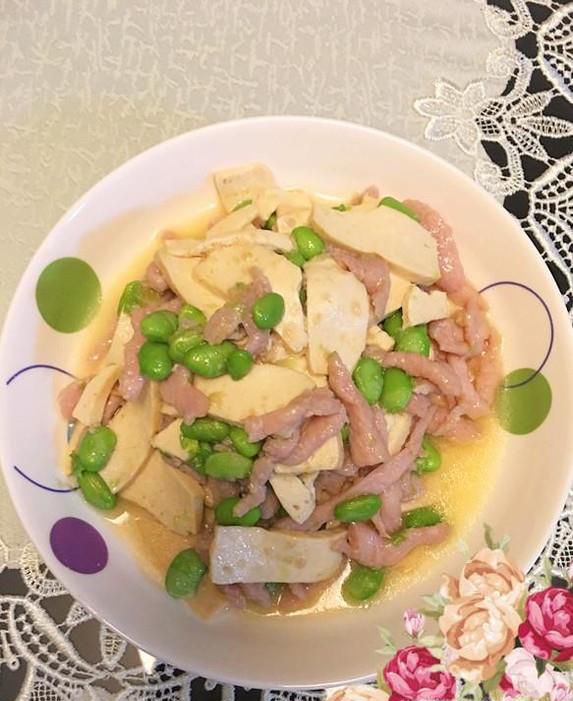 毛豆米肉丝炒豆干的家常做法