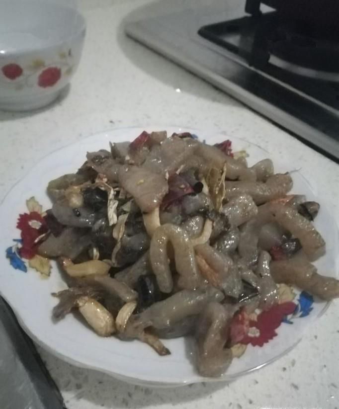 如何做酸菜炒魔芋？