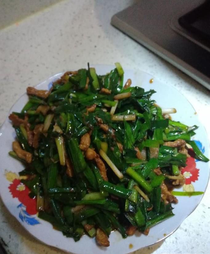 如何做韭菜炒肉丝？