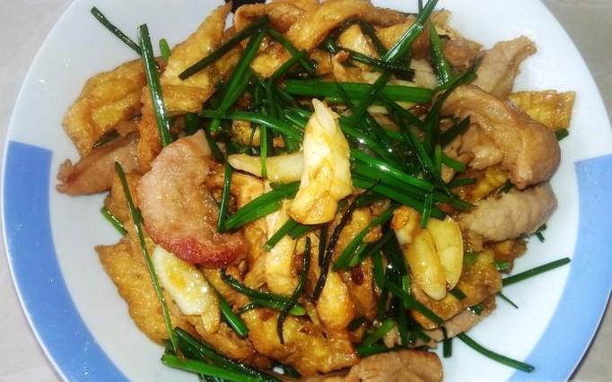 肉丝炒油豆腐皮的做法