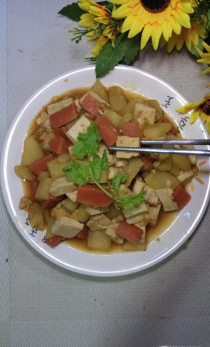怎样做美味的豆腐土豆炒火腿？