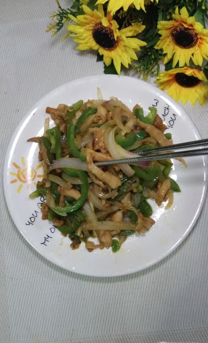 怎样做美味的青椒洋葱炒鸡胸肉？
