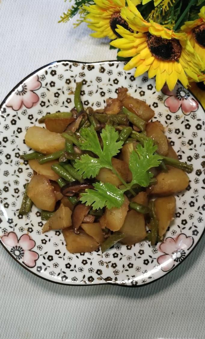 怎样做美味的豆角炖土豆？