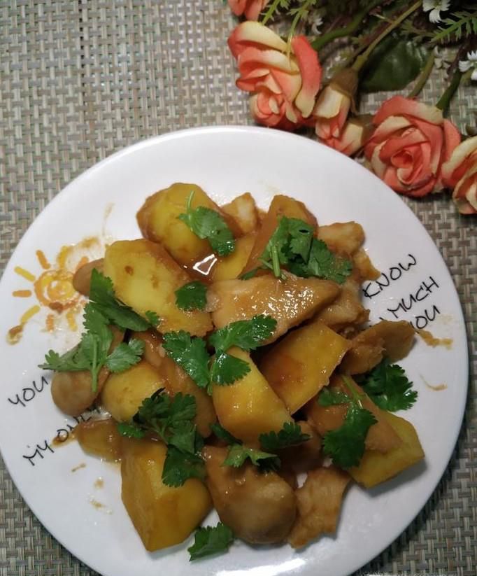 怎样做美味的红烧芋头土豆块？