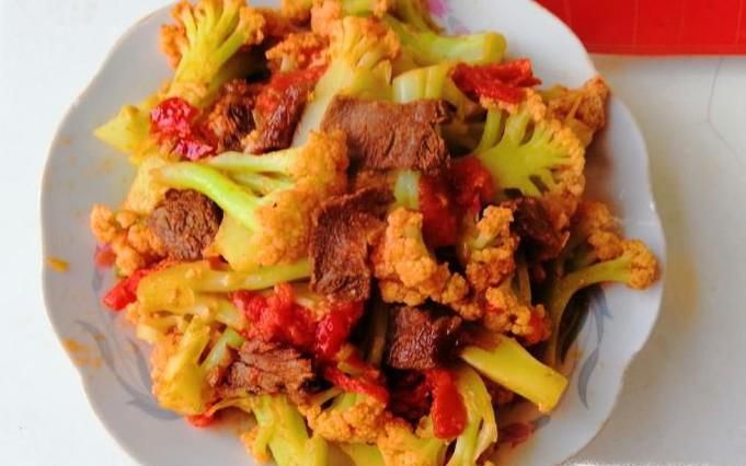 怎样做好吃的菜花西红柿炒牛肉？