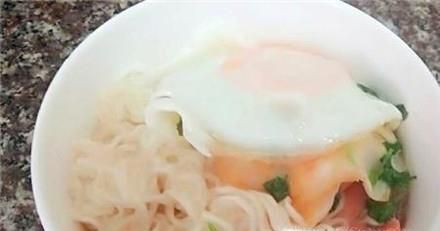 营养早餐“火腿肠鸡蛋面条”的做法