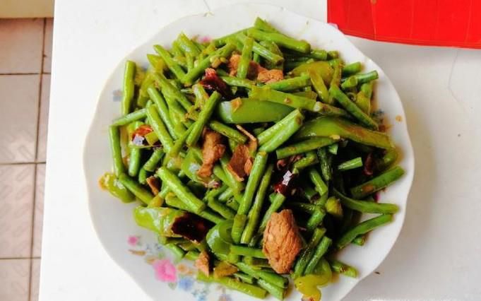怎样做好吃的菜椒豆角炒肉？菜椒豆角炒肉详解！
