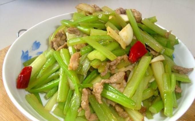家常芹菜炒肉的做法