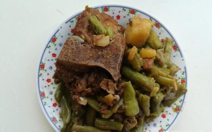 猪脊骨炖土豆长角豆的简单做法