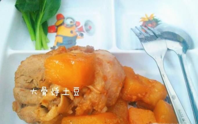 东北菜大骨烀土豆怎么做？