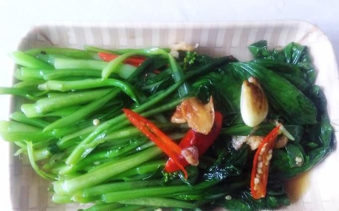 怎么才能把菜心炒得翠绿又整齐