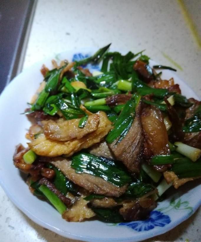 如何做蒜苗盐煎肉？