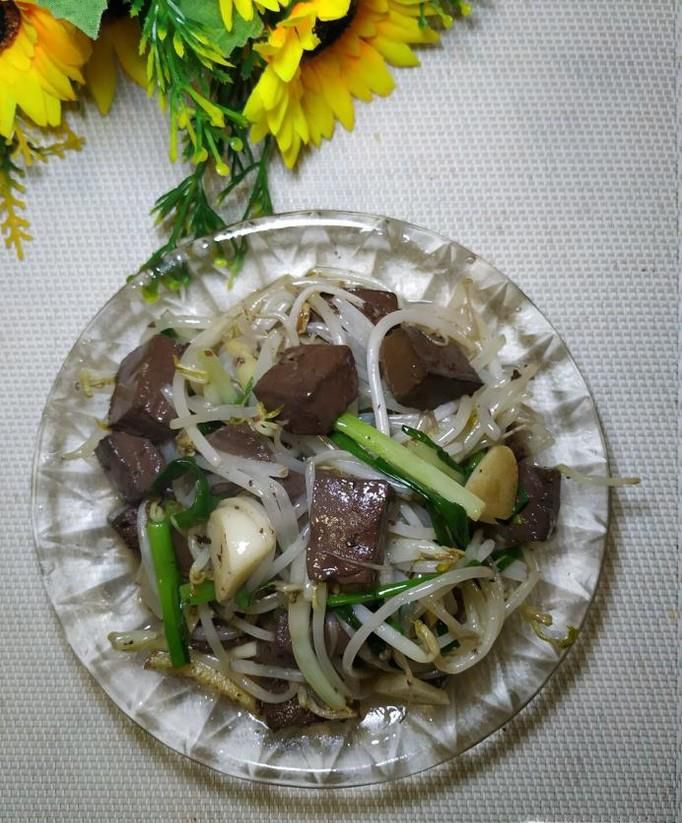 怎样做家常版豆芽炒鸭血？