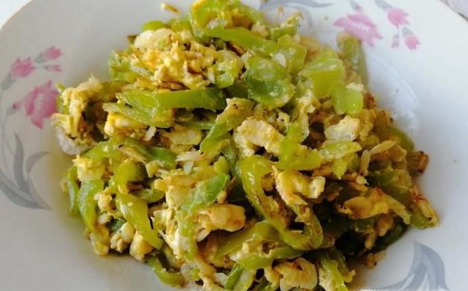怎样做美味的辣椒鸡蛋炒虾皮？