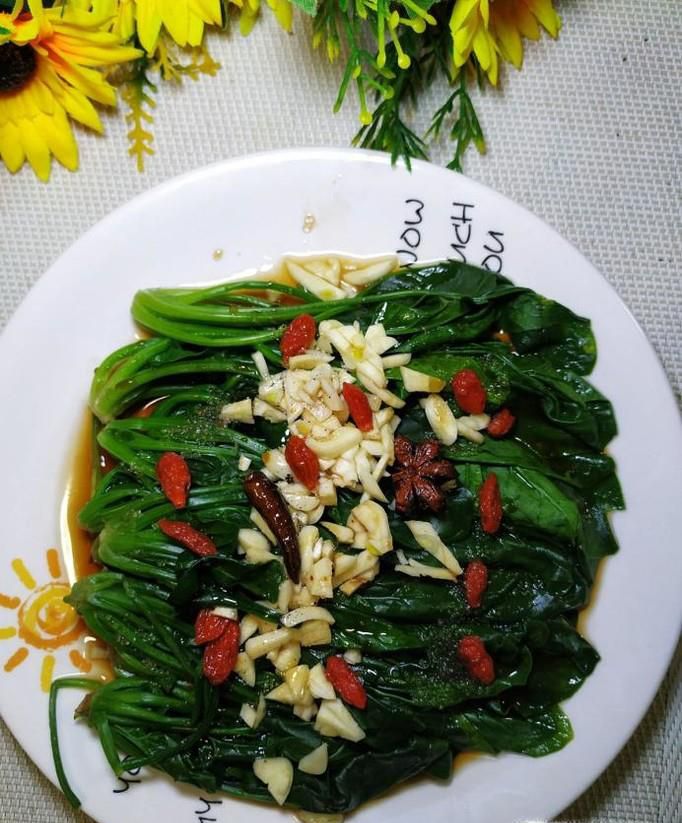 怎样做美味的蒜蓉菠菜？