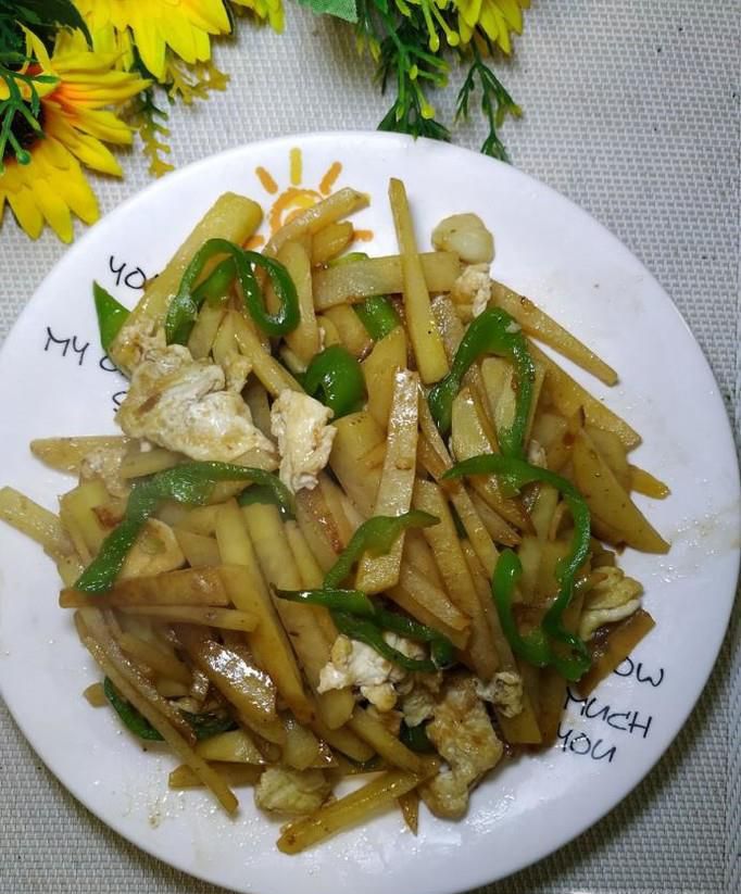 怎样做美味的土豆青椒炒鸡蛋？