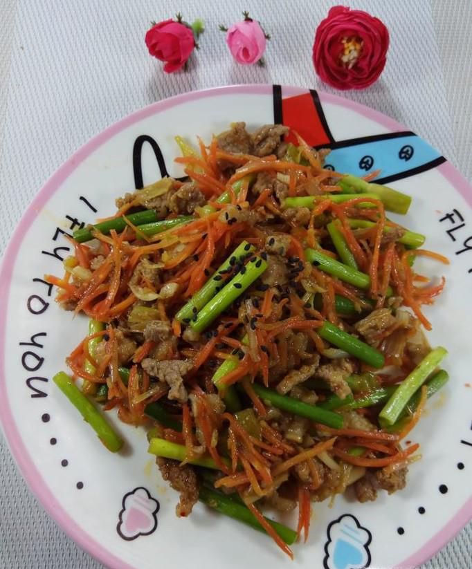 怎样做美味的蒜苔胡萝卜丝炒肉末？