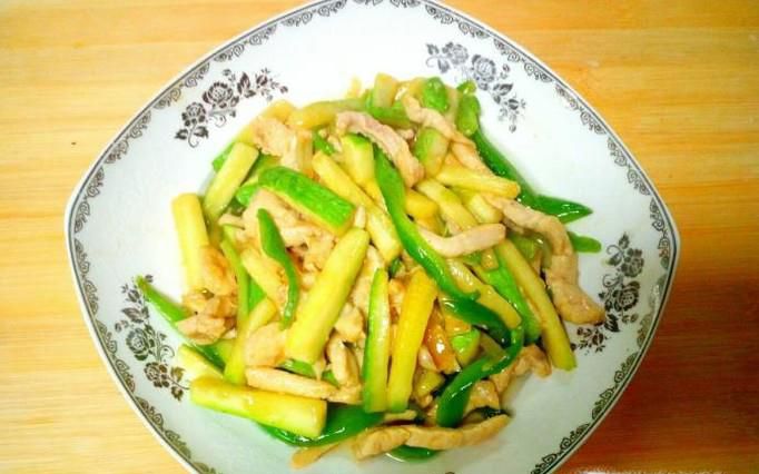 角瓜青椒炒鸡丝肉的家常做法
