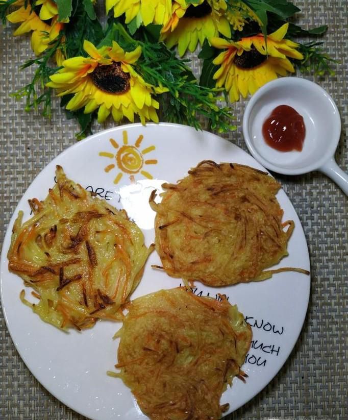 怎样做美味的土豆胡萝卜丝鸡蛋饼？