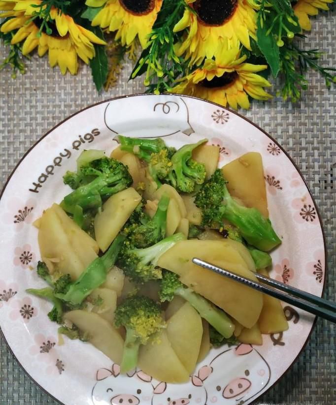 怎样做美味的西兰花炒土豆？