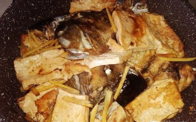 豆腐焖鱼头的做法