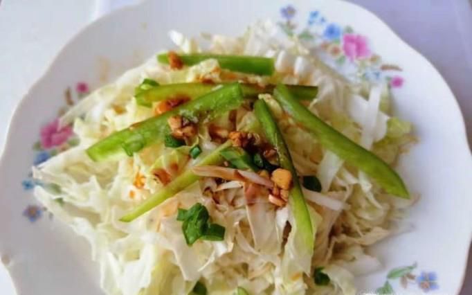 怎么做超好吃的白菜凉拌青椒？