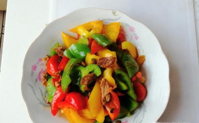怎样做美味的彩椒炒肉？