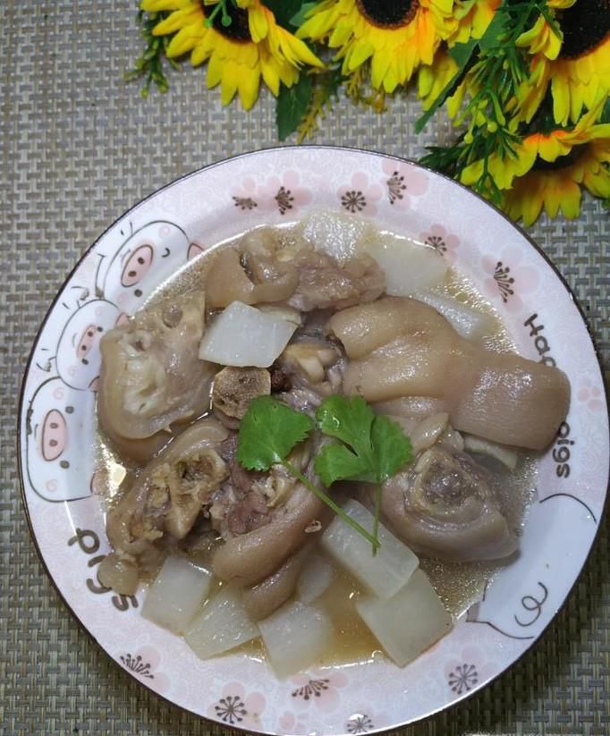 怎样做美味的白萝卜炖猪脚？