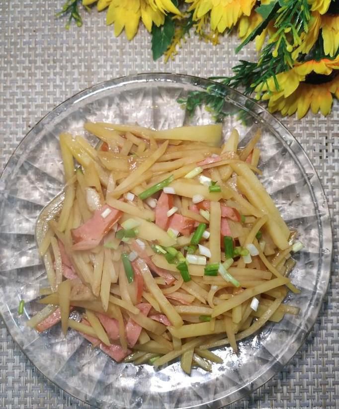 怎样做美味的土豆炒香肠？