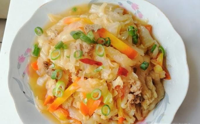 怎样做胡萝卜白菜炒肉？